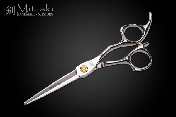 Mitzaki "Nisu"  ein Scherenset in  5,5 ZOLL oder in 6.0 ZOLL aus hochwertigem Japanstahl, perfekt  zum Slicen und allen anderen Arbeiten am Haar, ausgeprägter HOHLSCHLIFF, incl. Öler Lederetui & Zubehör